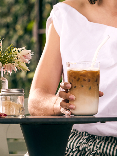 Women drinking coffee